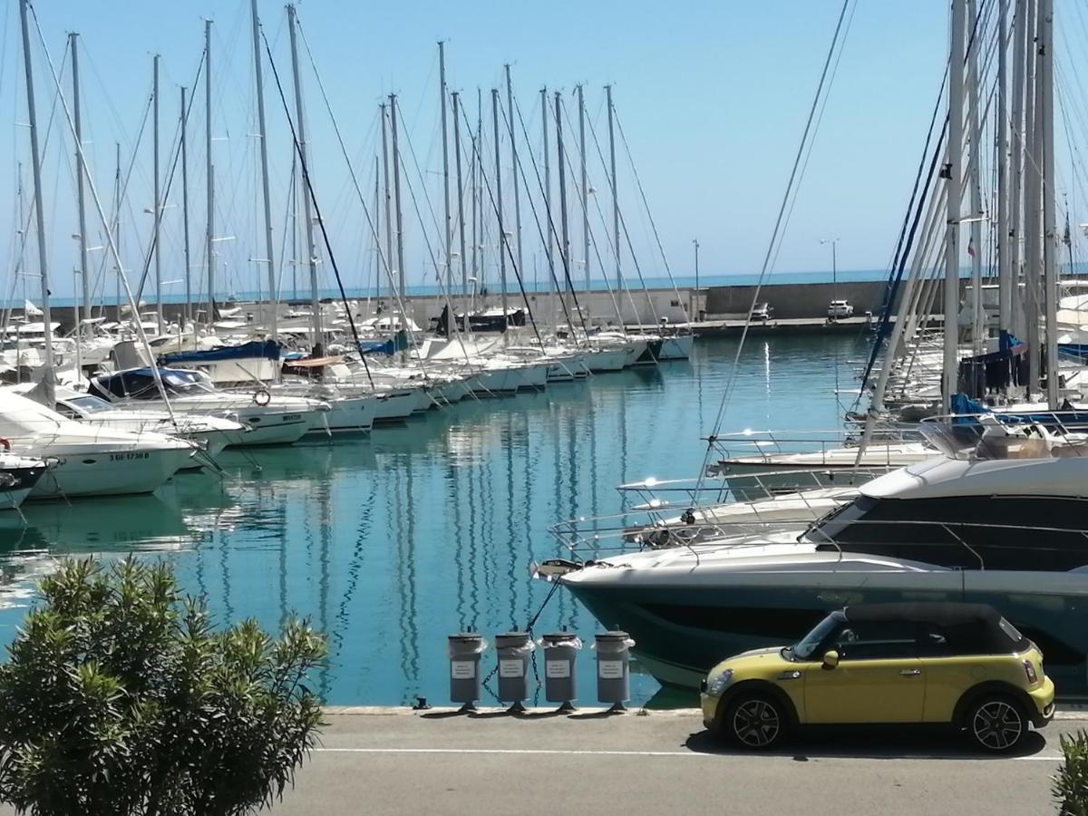 Joli Studio Bord De Mer, Clim, Balcon, Parking Prive Mentona Zewnętrze zdjęcie